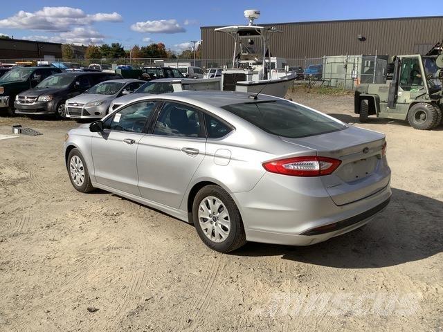 Ford Fusion SE 自動車