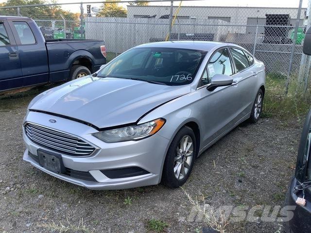 Ford Fusion SE 自動車