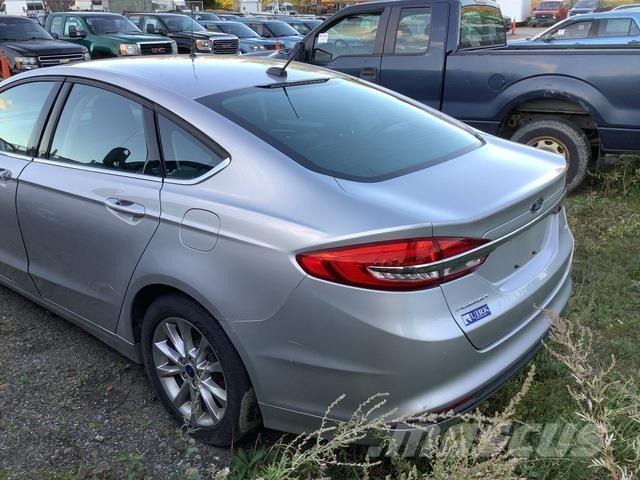 Ford Fusion SE 自動車