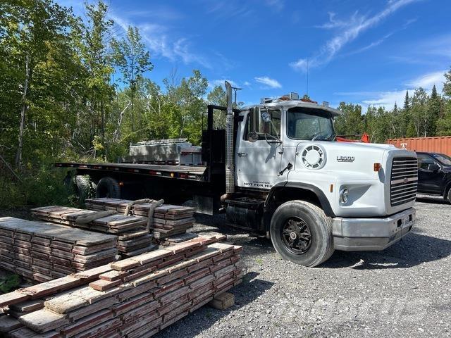Ford L8000 レッカー車