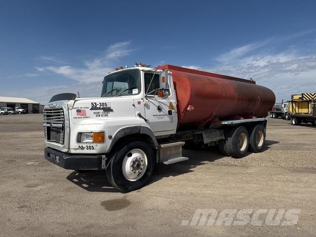 Ford L9000 給水車