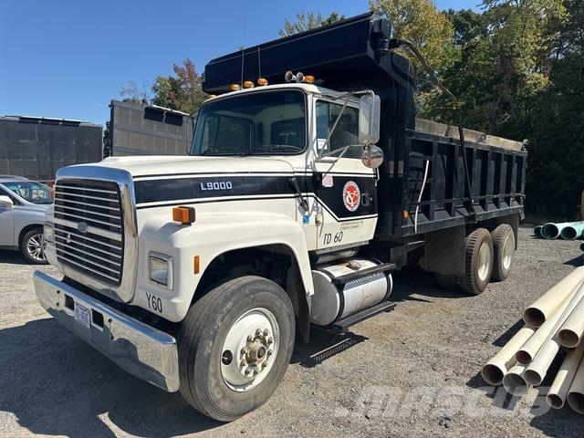Ford L9000 ダンプ