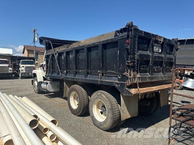 Ford L9000 ダンプ
