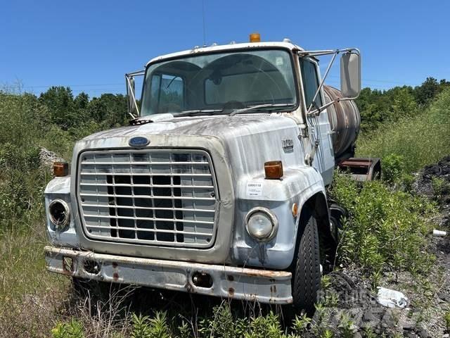 Ford LN7000 給水車