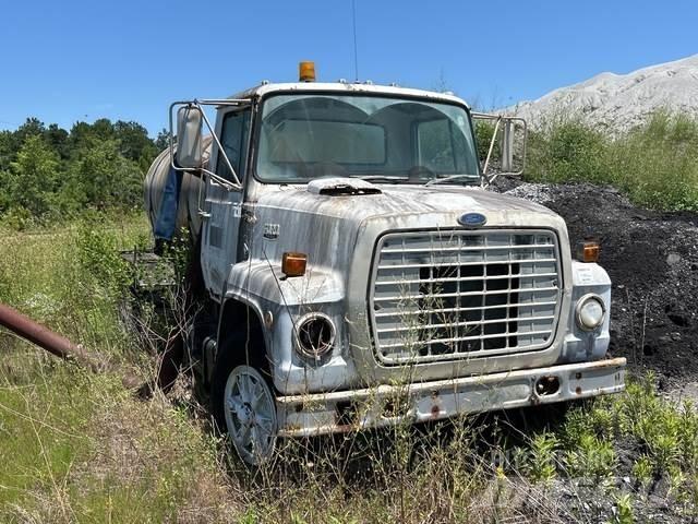 Ford LN7000 給水車