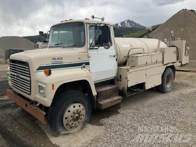 Ford LN8000 タンカートラック