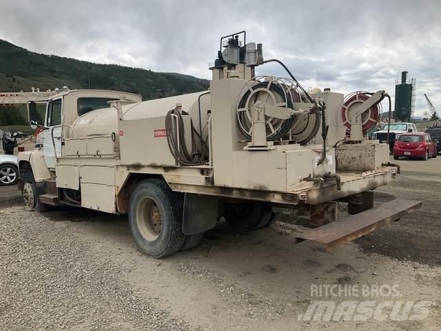 Ford LN8000 タンカートラック