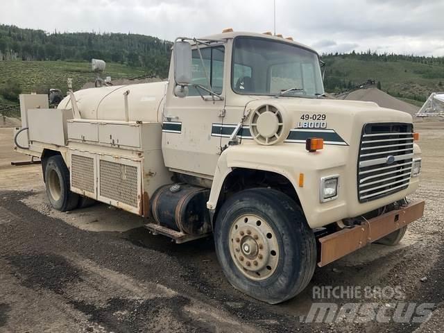 Ford LN8000 タンカートラック
