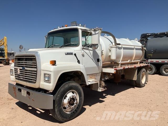 Ford LN8000F コンバイン／バキュームトラック