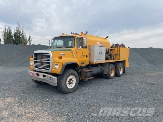Ford LNT8000 タンカートラック