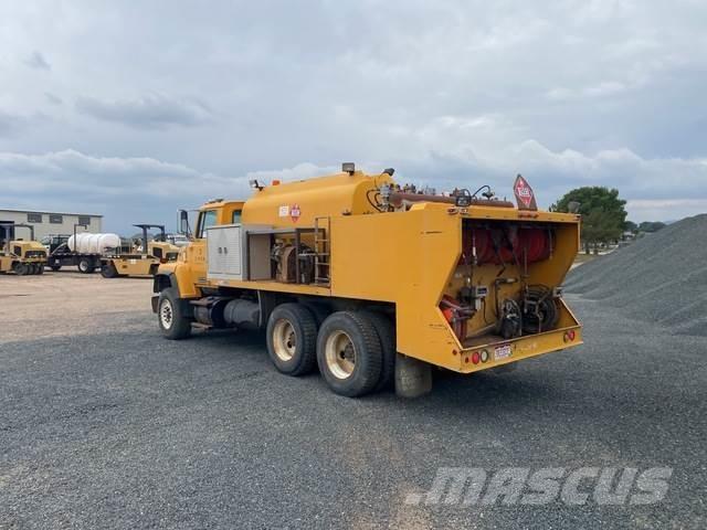Ford LNT8000 タンカートラック