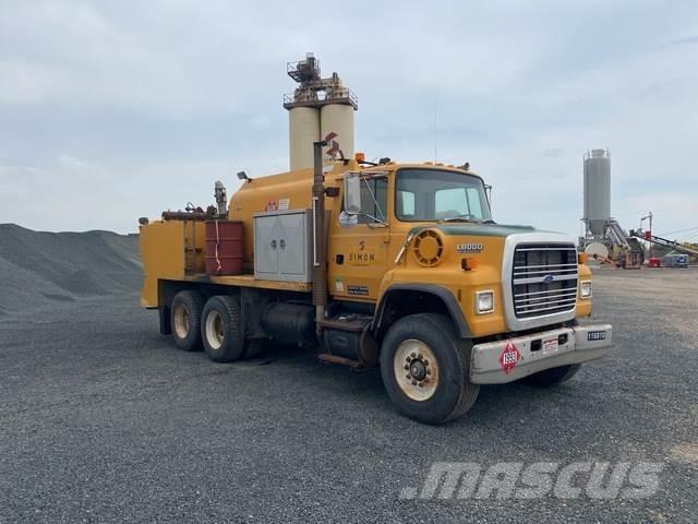 Ford LNT8000 タンカートラック