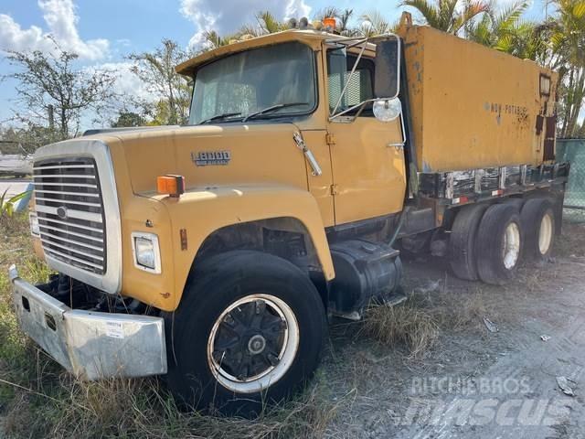Ford LT8000 給水車