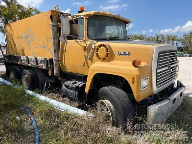 Ford LT8000 給水車