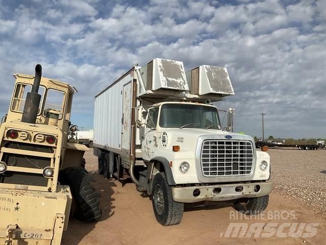 Ford LT8000 パネルバン