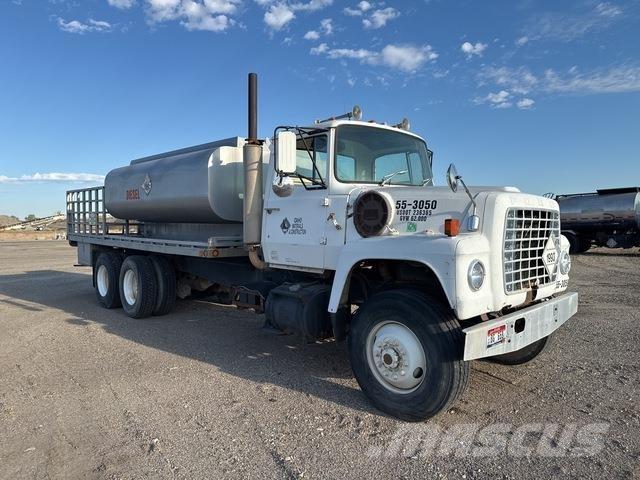 Ford LT8000 タンカートラック