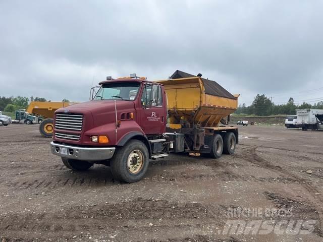 Ford LTS 9000 スノーブレードとプラウ