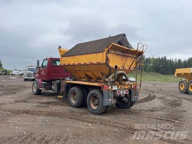 Ford LTS 9000 スノーブレードとプラウ