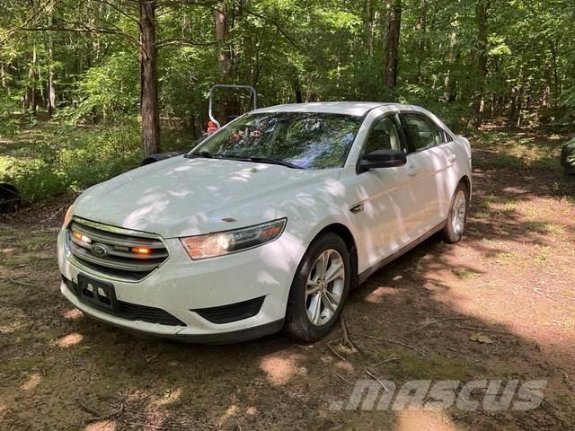 Ford Taurus 自動車