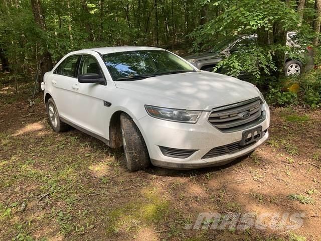 Ford Taurus 自動車