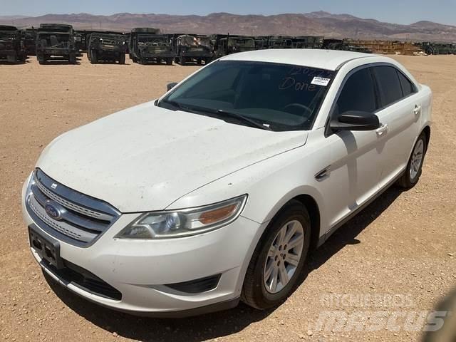 Ford Taurus 自動車
