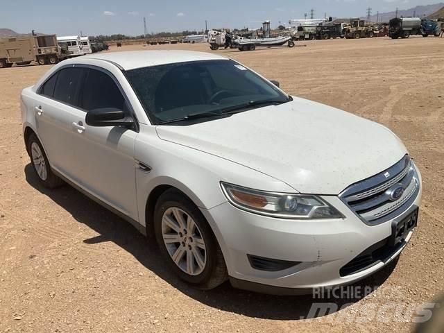Ford Taurus 自動車