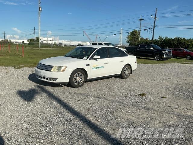 Ford Taurus 自動車