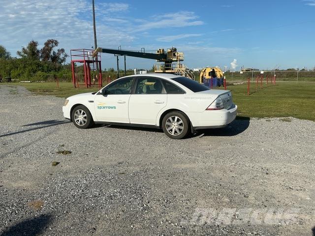 Ford Taurus 自動車