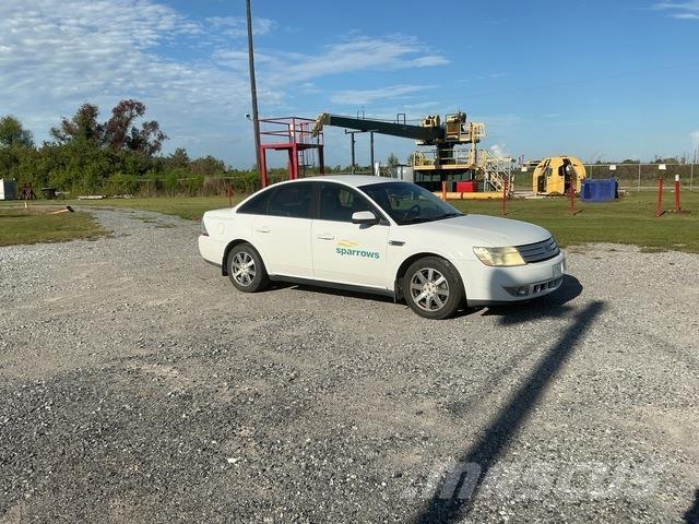 Ford Taurus 自動車