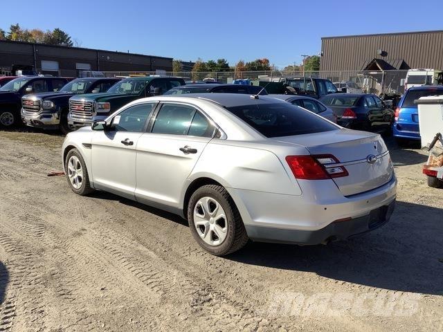 Ford Taurus 自動車