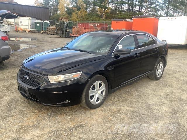 Ford Taurus 自動車