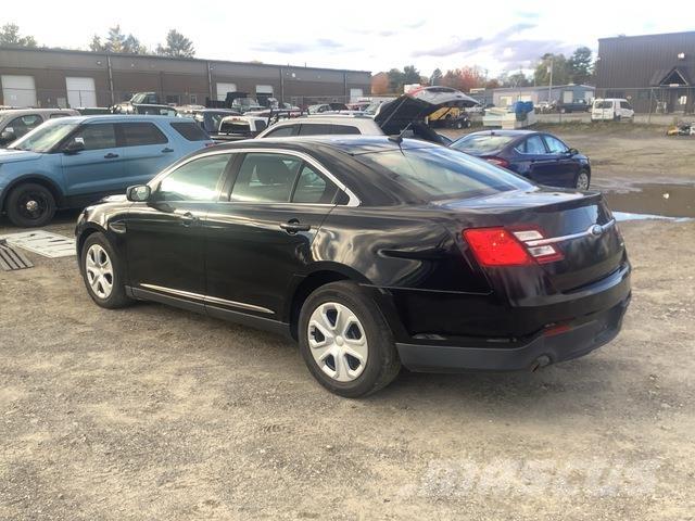 Ford Taurus 自動車