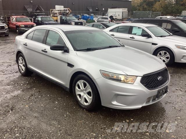 Ford Taurus 自動車