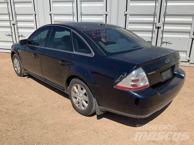 Ford Taurus SE 自動車