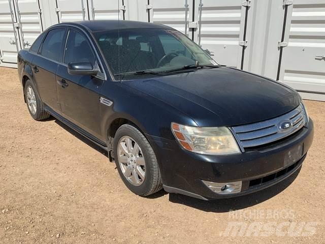 Ford Taurus SE 自動車