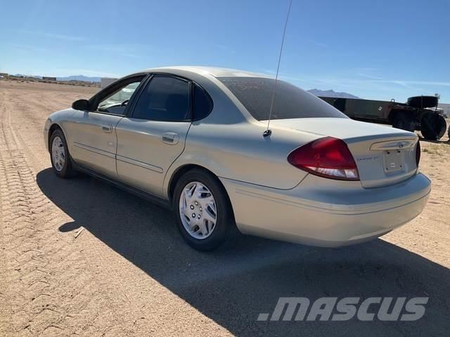 Ford Taurus SE 自動車