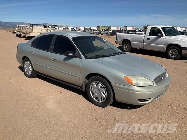 Ford Taurus SE 自動車