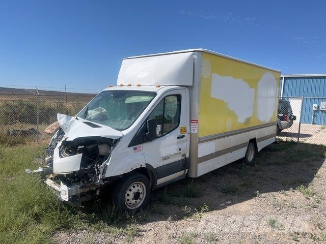Ford Transit パネルバン