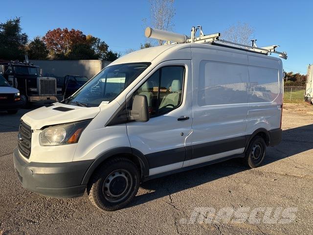 Ford Transit パネルバン