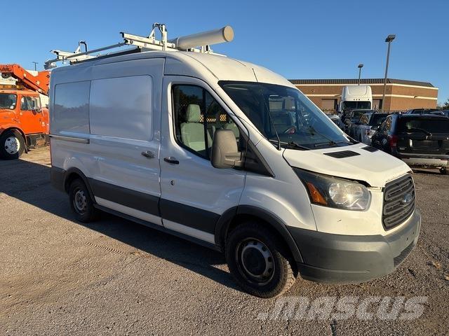 Ford Transit パネルバン