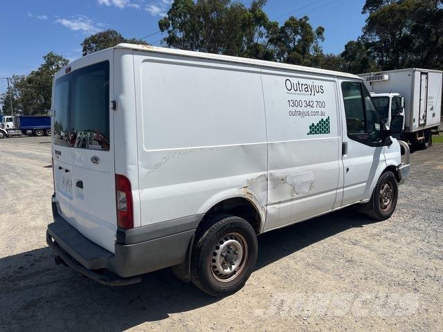 Ford Transit パネルバン