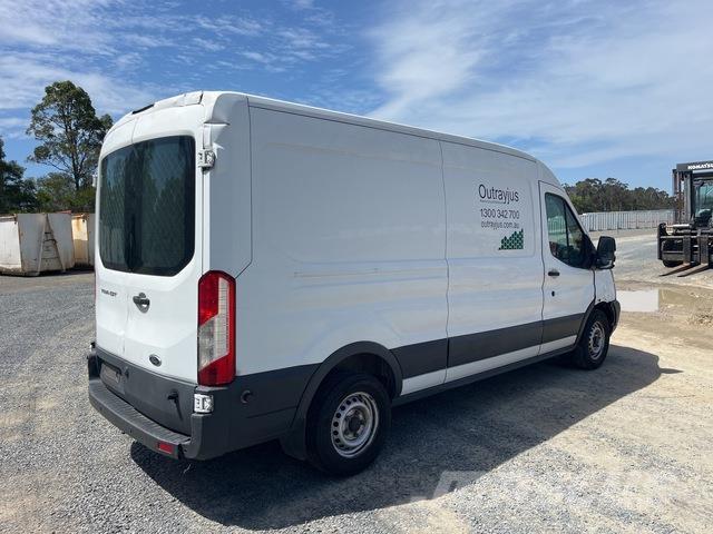 Ford Transit パネルバン