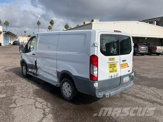 Ford Transit パネルバン