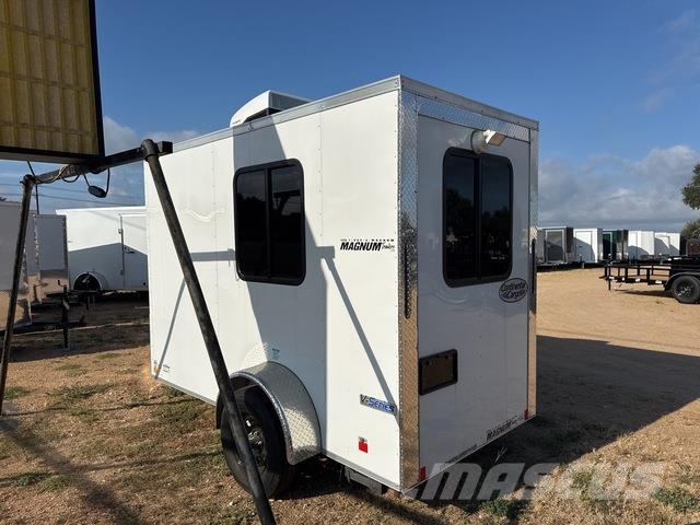 Forest River  ボックスボディートレーラー