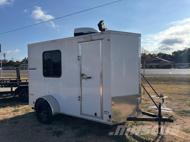 Forest River  ボックスボディートレーラー