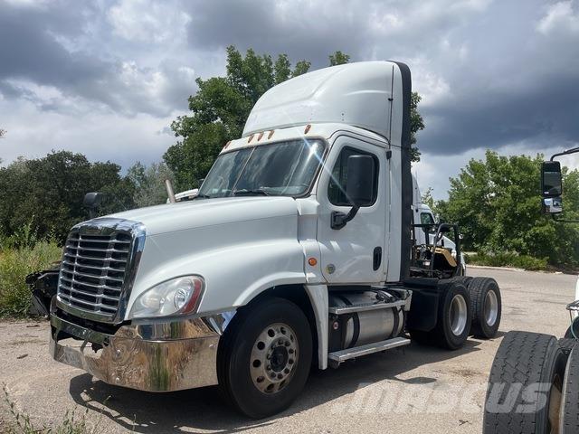 Freightliner  中古トラクターヘッド | トレーラーヘッド