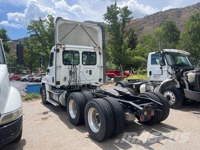 Freightliner  中古トラクターヘッド | トレーラーヘッド