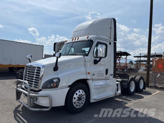 Freightliner  中古トラクターヘッド | トレーラーヘッド