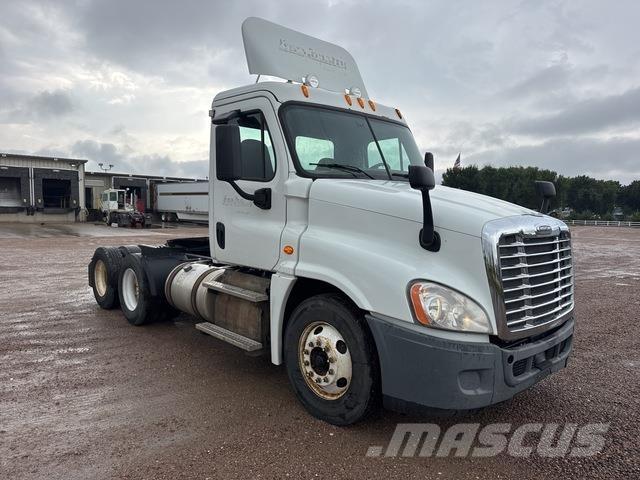 Freightliner  中古トラクターヘッド | トレーラーヘッド