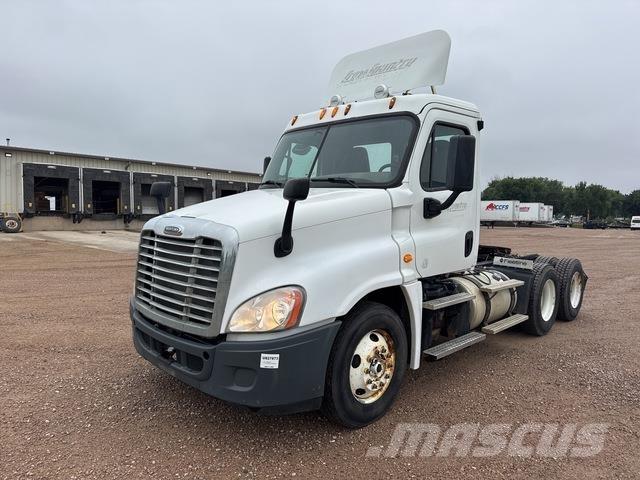 Freightliner  中古トラクターヘッド | トレーラーヘッド